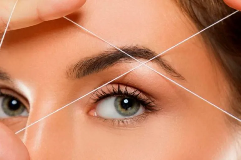 Коррекция бровей ниткой Коррекция бровей ниткой