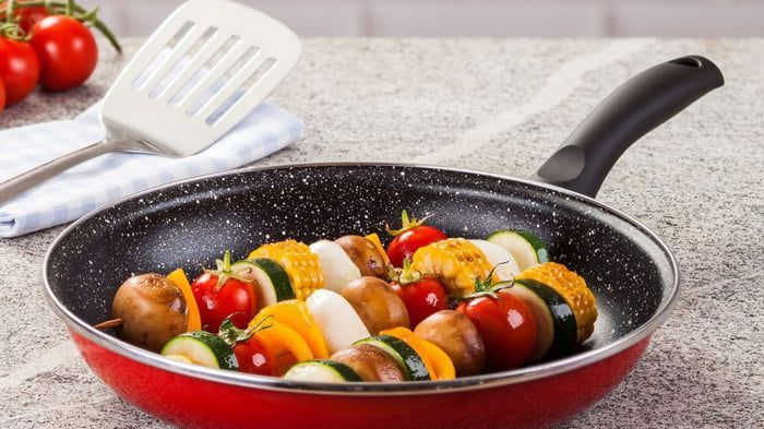 Как можно пожарить продукты без масла на сковороде Как можно пожарить продукты без масла на сковороде