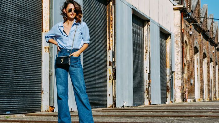 Як носити широкі джинси і при цьому виглядати жіночно Як носити широкі джинси і при цьому виглядати жіночно