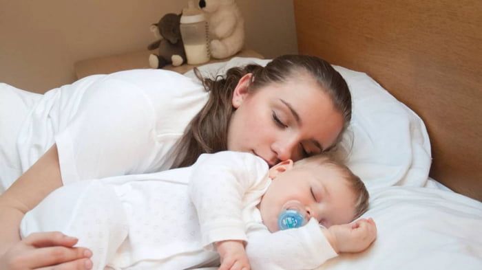 Привчаємо дитину спати окремо від батьків