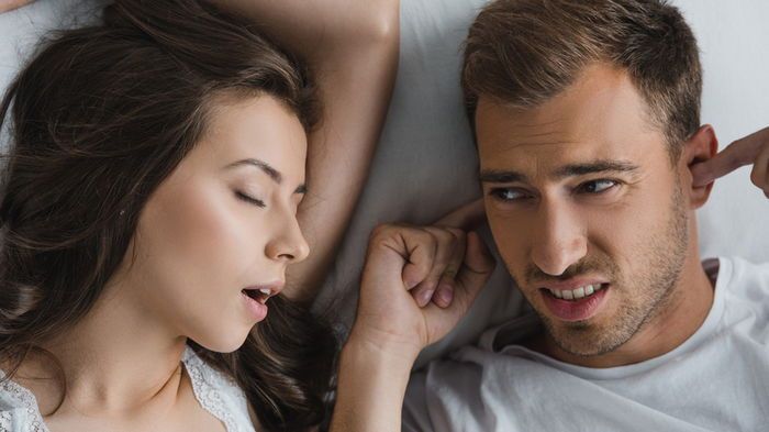 Почему женщины храпят и что с этим делать? Почему женщины храпят и что с этим делать?