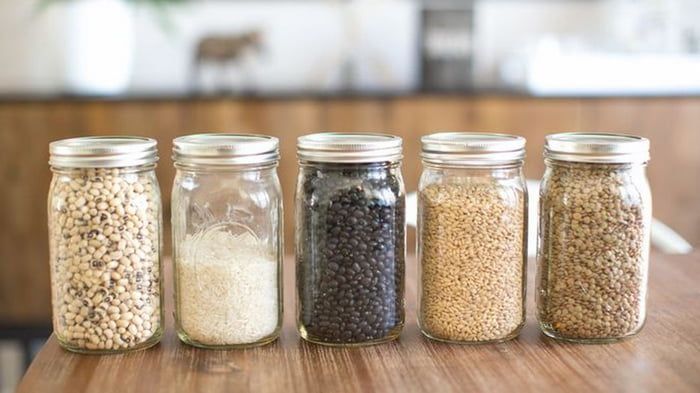 Профилактика жучков на кухне: как хранить крупу