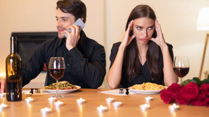 5 привычек, которые выдают невоспитанных