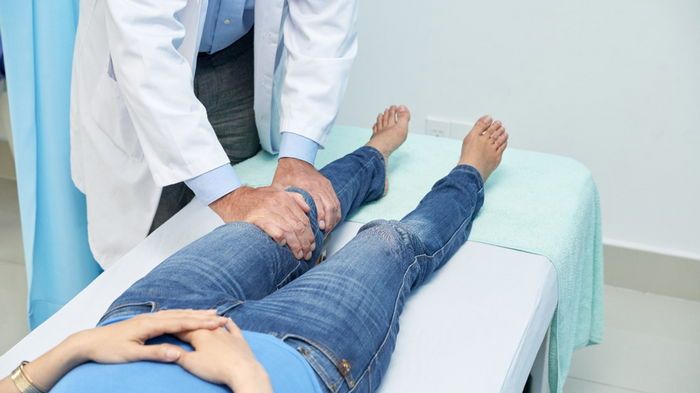 Почему болят колени и что с этим делать?