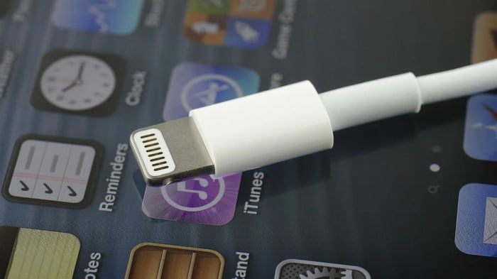 Apple избавится от разъема Lightning