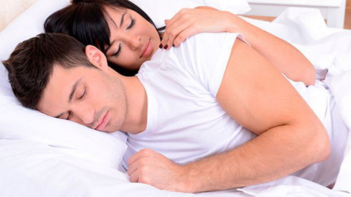 Если он отворачивается от вас во сне, вот что это значит Если он отворачивается от вас во сне, вот что это значит