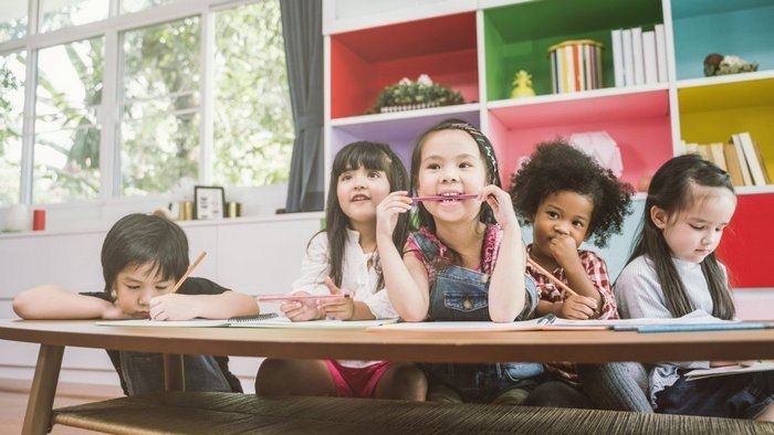 Почему больше не модно отправлять ребенка в школу на год раньше