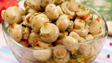Аппетитные маринованные шампиньоны по-домашнему