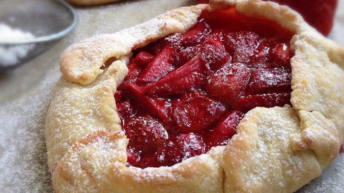 Как Юлия Высоцкая готовит пирог-галету с ягодами Как Юлия Высоцкая готовит пирог-галету с ягодами