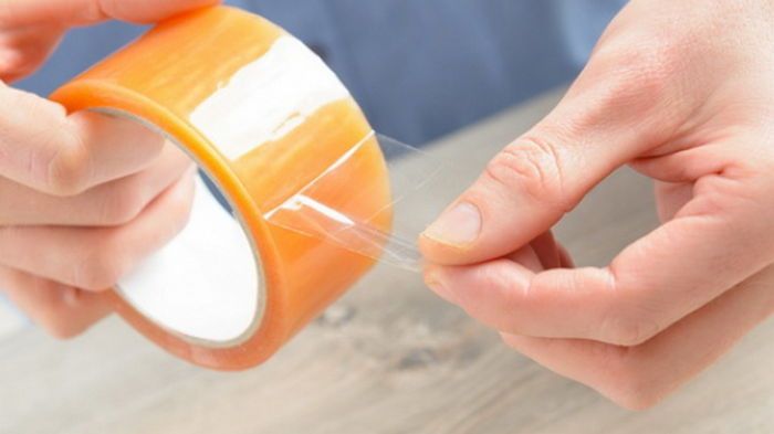 Как легко отмыть липкие следы от скотча или наклеек