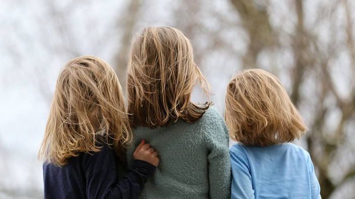 7 фраз, которыми нельзя обмениваться при детях