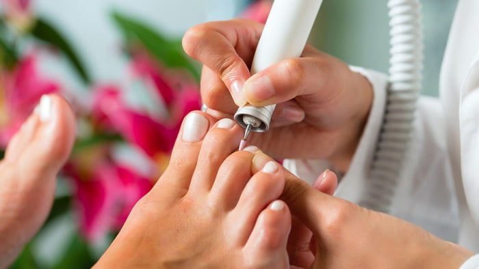 Лечебный педикюр: показания и преимущества процедуры Лечебный педикюр: показания и преимущества процедуры