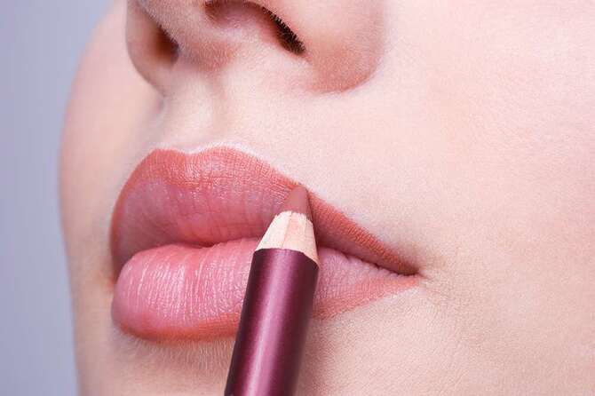 Ужасные ошибки в макияже губ, которые визуально старят лицо