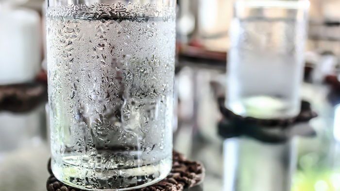 Холодная или теплая вода: какую лучше пить? Холодная или теплая вода: какую лучше пить?