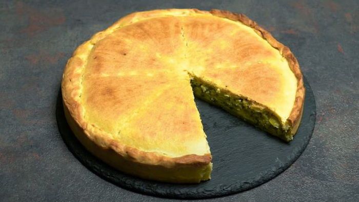 Готовим простой луковый пирог