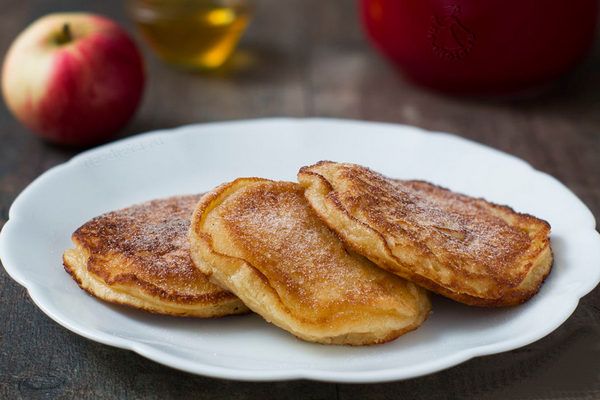 Пышные оладьи с яблоками: отличный вариант завтрака Пышные оладьи с яблоками: отличный вариант завтрака