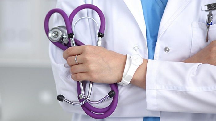 Первые симптомы рака груди, с которыми нужно немедленно к врачу Первые симптомы рака груди, с которыми нужно немедленно к врачу