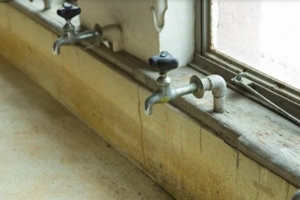 Простой способ удалить известковый налет на кране без уксуса и пищевой соды Простой способ удалить известковый налет на кране без уксуса и пищевой соды