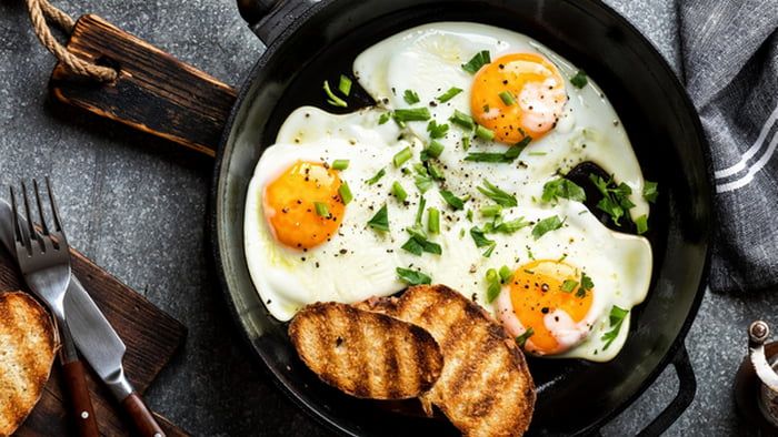 Приготовление яичницы: каких ошибок следует избегать Приготовление яичницы: каких ошибок следует избегать