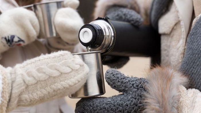 Как быстро убрать неприятные запахи из термоса: простые способы Как быстро убрать неприятные запахи из термоса: простые способы