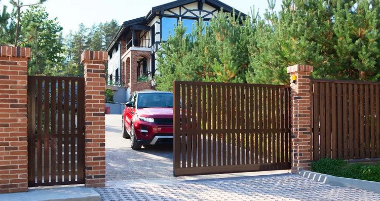 Откатные ворота с калиткой