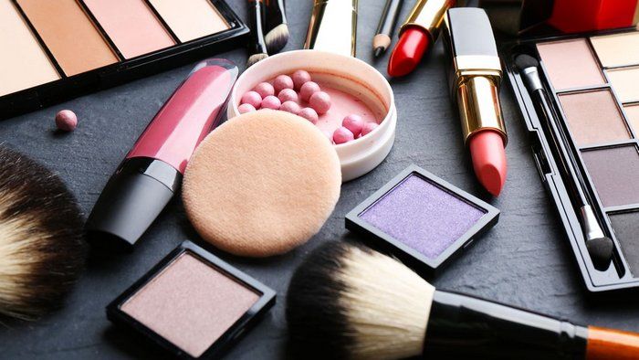 Бесполезная косметика: что мы покупаем, но выкидываем чаще всего Бесполезная косметика: что мы покупаем, но выкидываем чаще всего