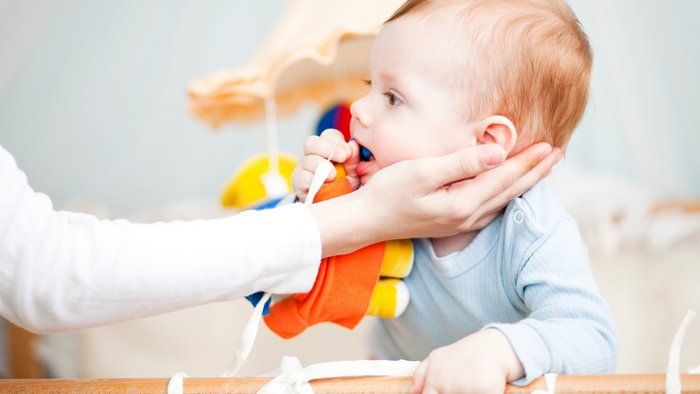 Что делать, если ребенок поперхнулся: краткий гид