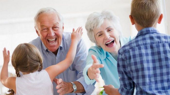 6 важных преимуществ жизни рядом с родителями