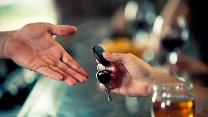 Подсказка для водителей: вот когда можно садиться за руль после застолья Подсказка для водителей: вот когда можно садиться за руль после застолья