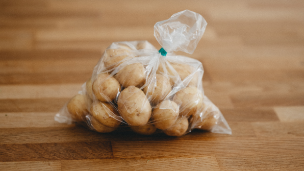 Як швидко почистити молоду картоплю Як швидко почистити молоду картоплю