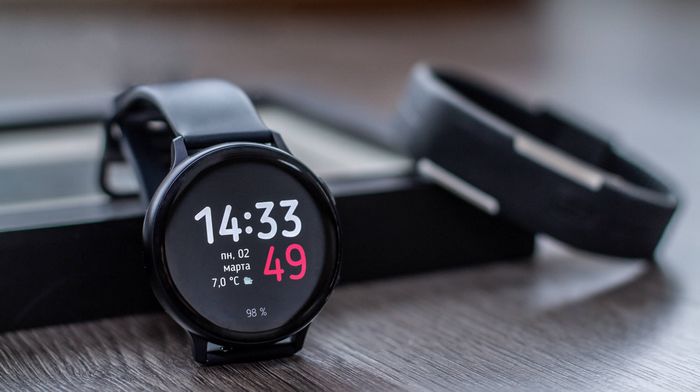 Чем отличаются смарт-часы от фитнес-браслетов Чем отличаются смарт-часы от фитнес-браслетов