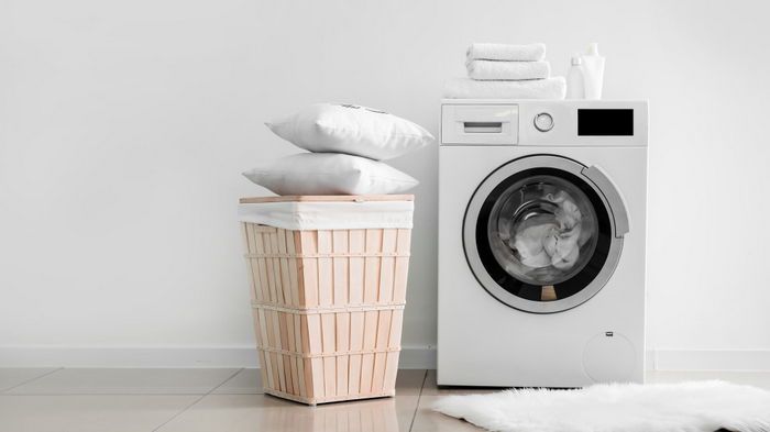 Водка в стиральной машине: что за странный лайфак и работает ли он? Водка в стиральной машине: что за странный лайфак и работает ли он?