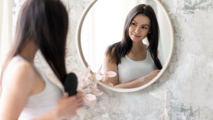 5 вещей, которые категорически нельзя делать перед зеркалом