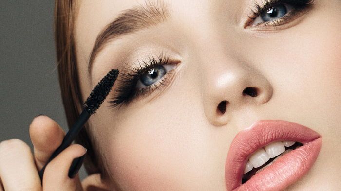 Простой трюк с тушью, который поможет ресницам выглядеть на миллион долларов