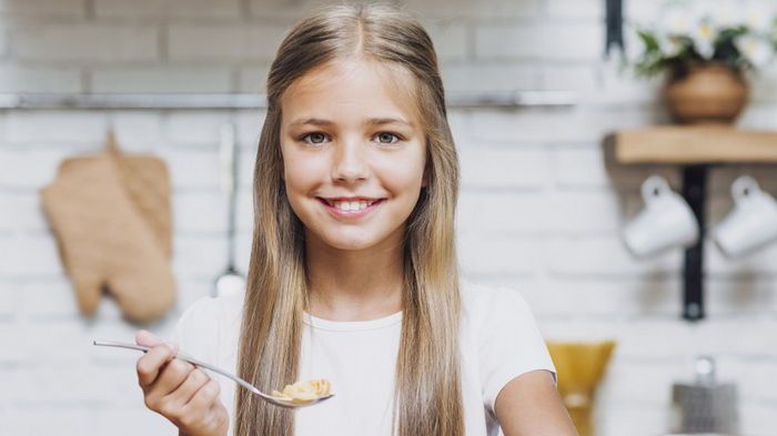 Завтрак школьника. Диетолог рассказала, как вкусно и полезно накормить ребенка