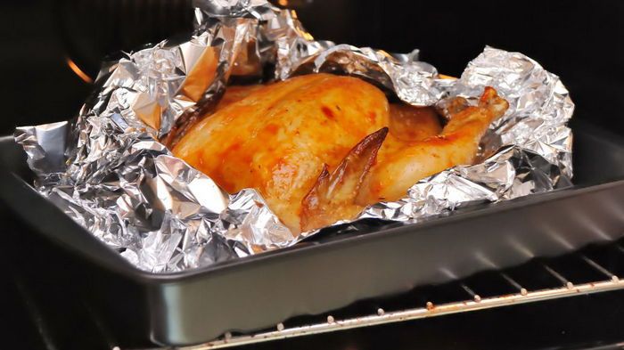 Почему нельзя готовить продукты в алюминиевой фольге Почему нельзя готовить продукты в алюминиевой фольге