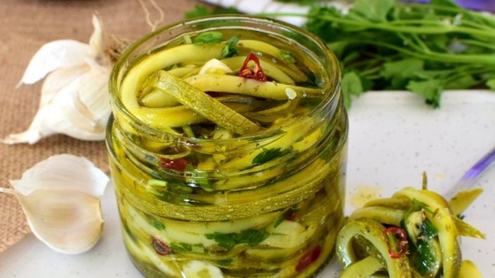 Вкусная заготовка на зиму: простой рецепт маринованных кабачков Вкусная заготовка на зиму: простой рецепт маринованных кабачков