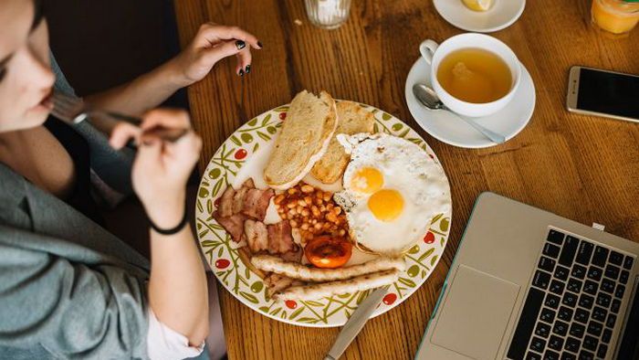 Почему нельзя пить кофе с едой: диетолог раскрыла всю правду Почему нельзя пить кофе с едой: диетолог раскрыла всю правду