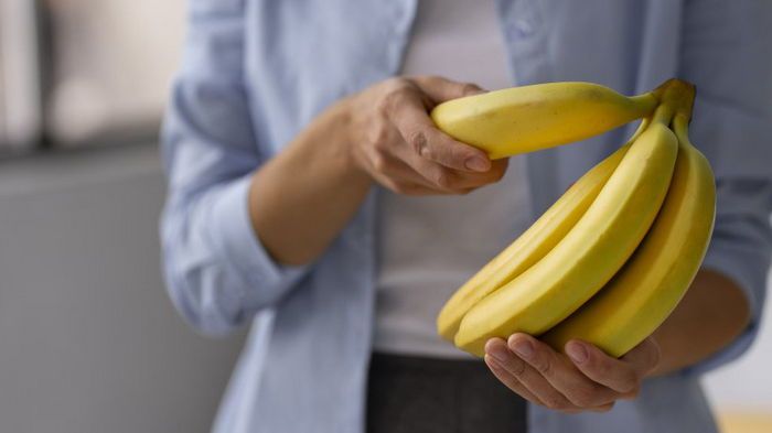 Эксперты назвали 3 причины, почему бананы нужно мыть перед тем, как чистить