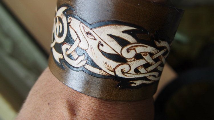 Элегантность в деталях: мужские браслеты для делового образа Элегантность в деталях: мужские браслеты для делового образа