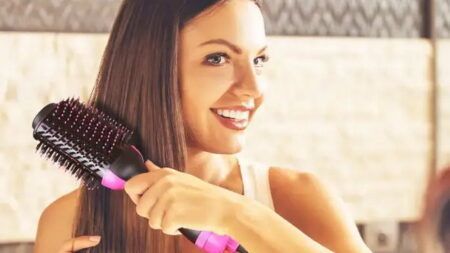 Делаем укладку с помощью фен-браша