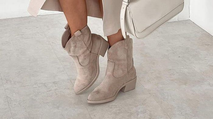 Стилист назвал самую модную обувь-2023: она подойдет всем Стилист назвал самую модную обувь-2023: она подойдет всем