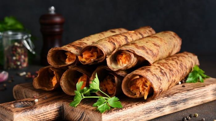 Печеночные рулетики с начинкой: рецепт оригинальной закуски