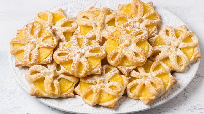 Слойки с ананасом: рецепт вкусной и эффектной выпечки