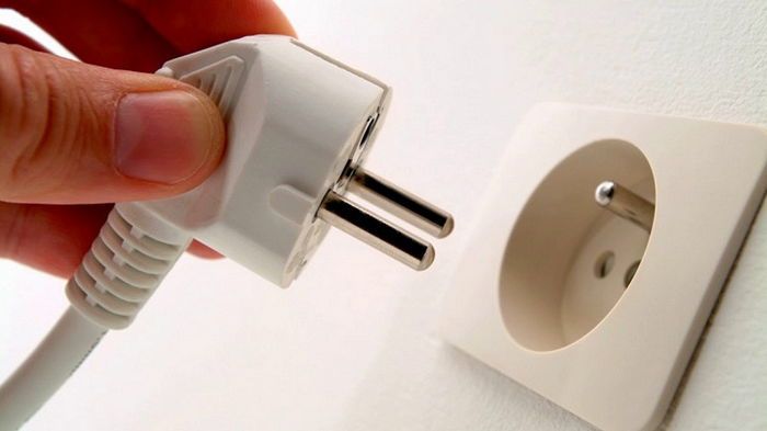 Запомните раз и навсегда: нужно ли вынимать вилку из розетки