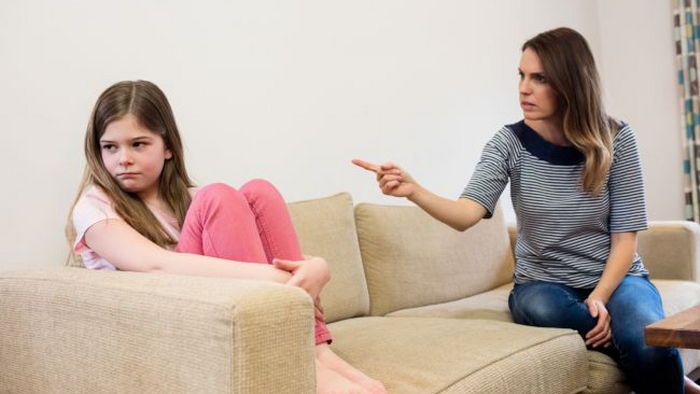 С детства причиняют боль: 10 признаков токсических родителей