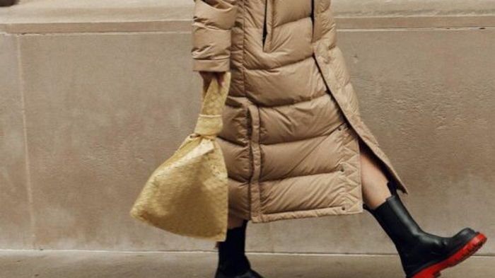 С какой обувью носить длинный пуховик С какой обувью носить длинный пуховик