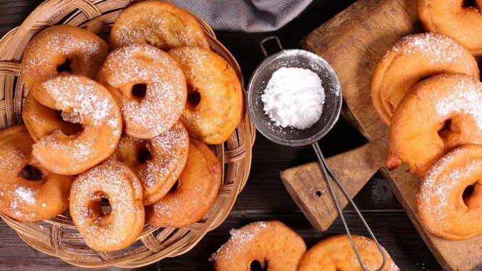 Яблочные пончики: рецепт вкусного десерта Яблочные пончики: рецепт вкусного десерта