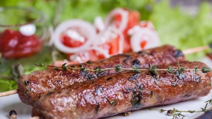 Чевапчичи: рецепт вкусных колбасок из фарша Чевапчичи: рецепт вкусных колбасок из фарша