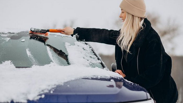 Как очистить лобовое стекло зимой дешевым средством: водителям на заметку Как очистить лобовое стекло зимой дешевым средством: водителям на заметку